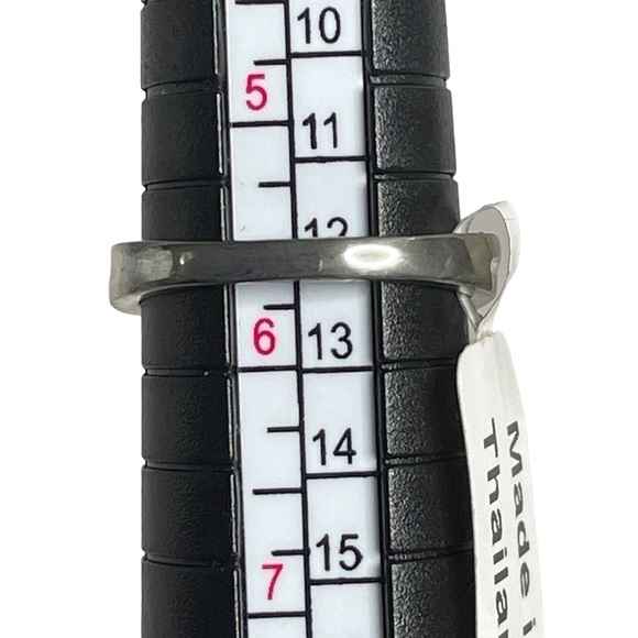 Fashion ring heart shape red stones NWT size 5.5 - Picture 4 of 4